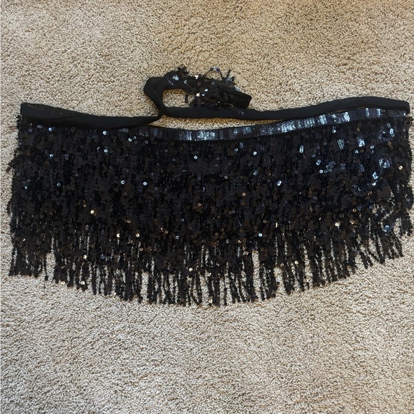 Black Sequined Tassel Waist Scarf - Picture 4 of 5